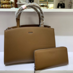 Sac à main BAGCO avec portefeuille assorti.